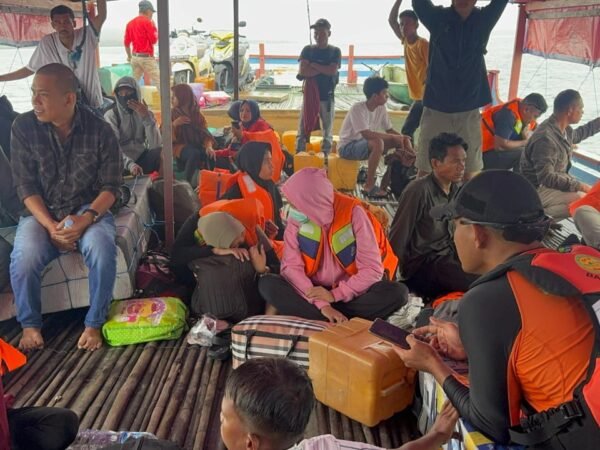 KM Armawati GT 34 Alami Mati Mesin di Perairan Mawasangka Timur, Seluruh Penumpang Selamat