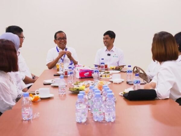 Menko PMK dan Wamenkes Tinjau Program Cek Kesehatan Gratis di Puskesmas Gambir