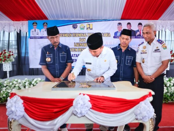 Gubernur Sulawesi Tenggara Resmikan Terminal Tipe B Lacaria di Kolaka Utara