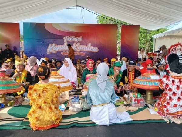 Kande-Kandea di Tanah para Kesatria Tolandona: Sebagai Upaya Pelestarian Budaya