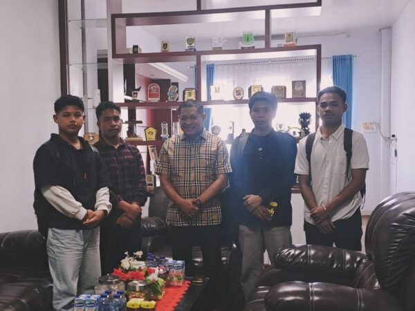 Demo Soal Jalan Rusak Kalialia! Ketua DPRD Baubau: Kami Akan Upayakan