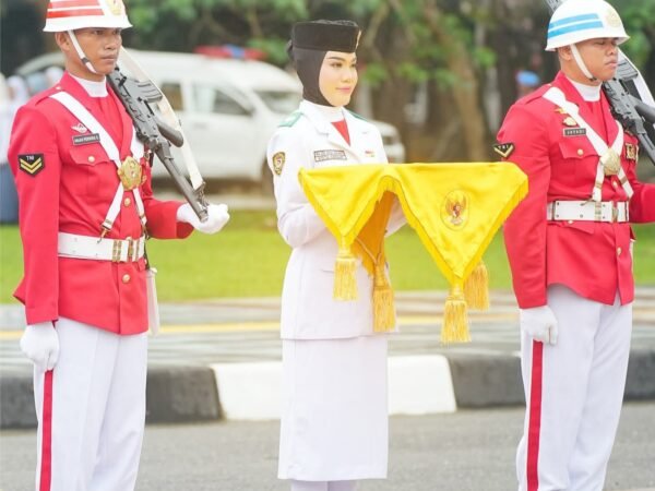 Wa Ode Ariqa Dipercaya Jadi Pembawa Baki pada Upacara HUT RI ke-80 Tingkat Provinsi Sultra